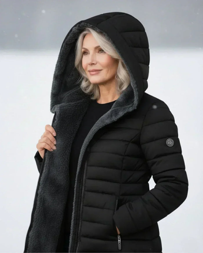 Doudoune femme longue noire, capuche doublée polaire, portée ouverte