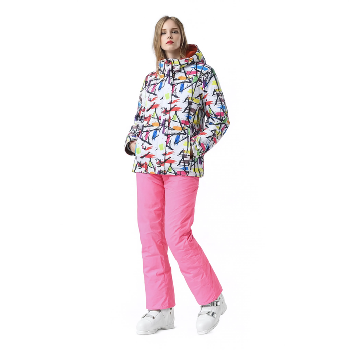 Femme portant la veste de ski imprimé graffiti La Slalomeuse