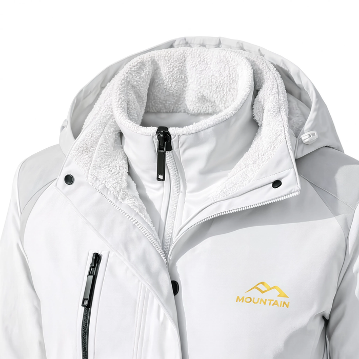 Zoom sur le col et la capuche détachable de la parka de ski La Piste rose