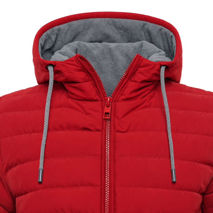 Zoom sur le col et la capuche de la doudoune homme Le Sillage rouge
