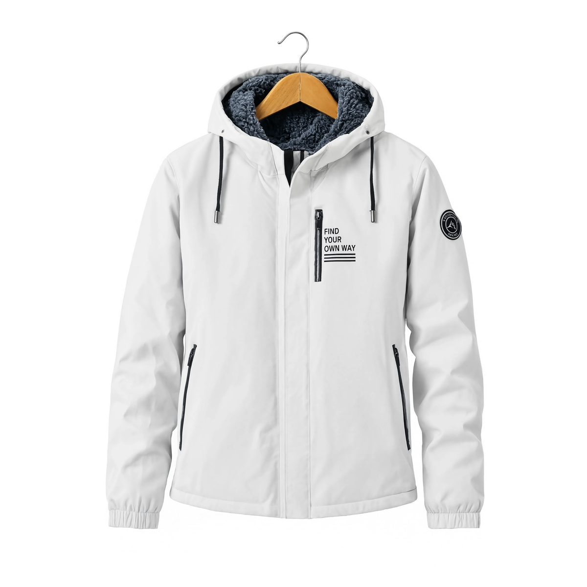 Veste hiver homme à capuche Le Versant beige présentée sur cintre, fermeture éclair intégrale