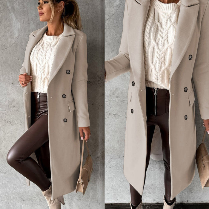 Trench femme beige à double boutonnage, détails du col et des boutons
