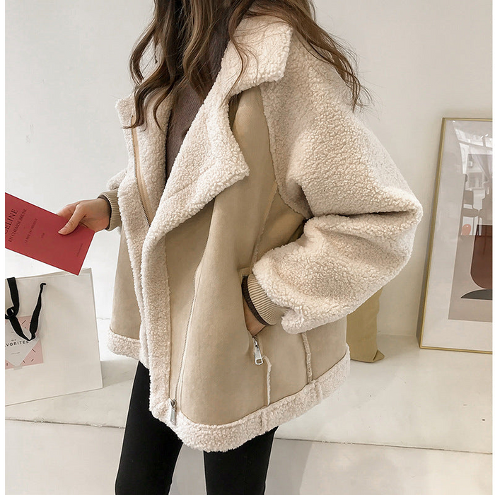 Veste aviateur femme oversize beige effet peau lainée, grand col en peluche | La Mouflonne